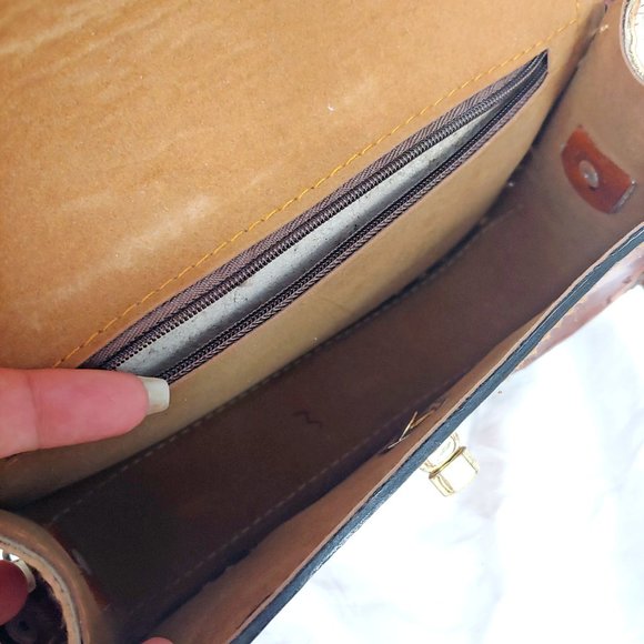 Hand tooled leather brown crossbody bag w/ fringe - Picture 7 of 7